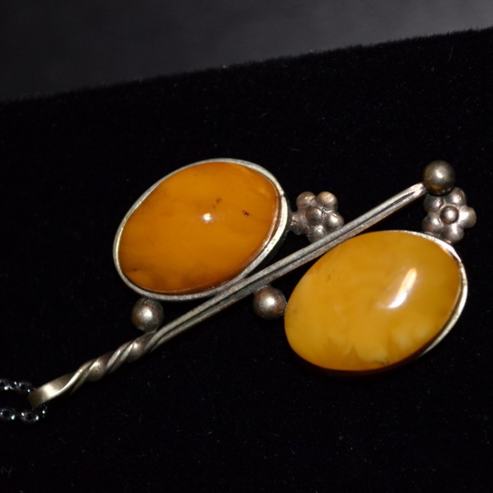 Cloudy Baltic Amber Pendant with Silver Tone Chain - Picture 7 of 8